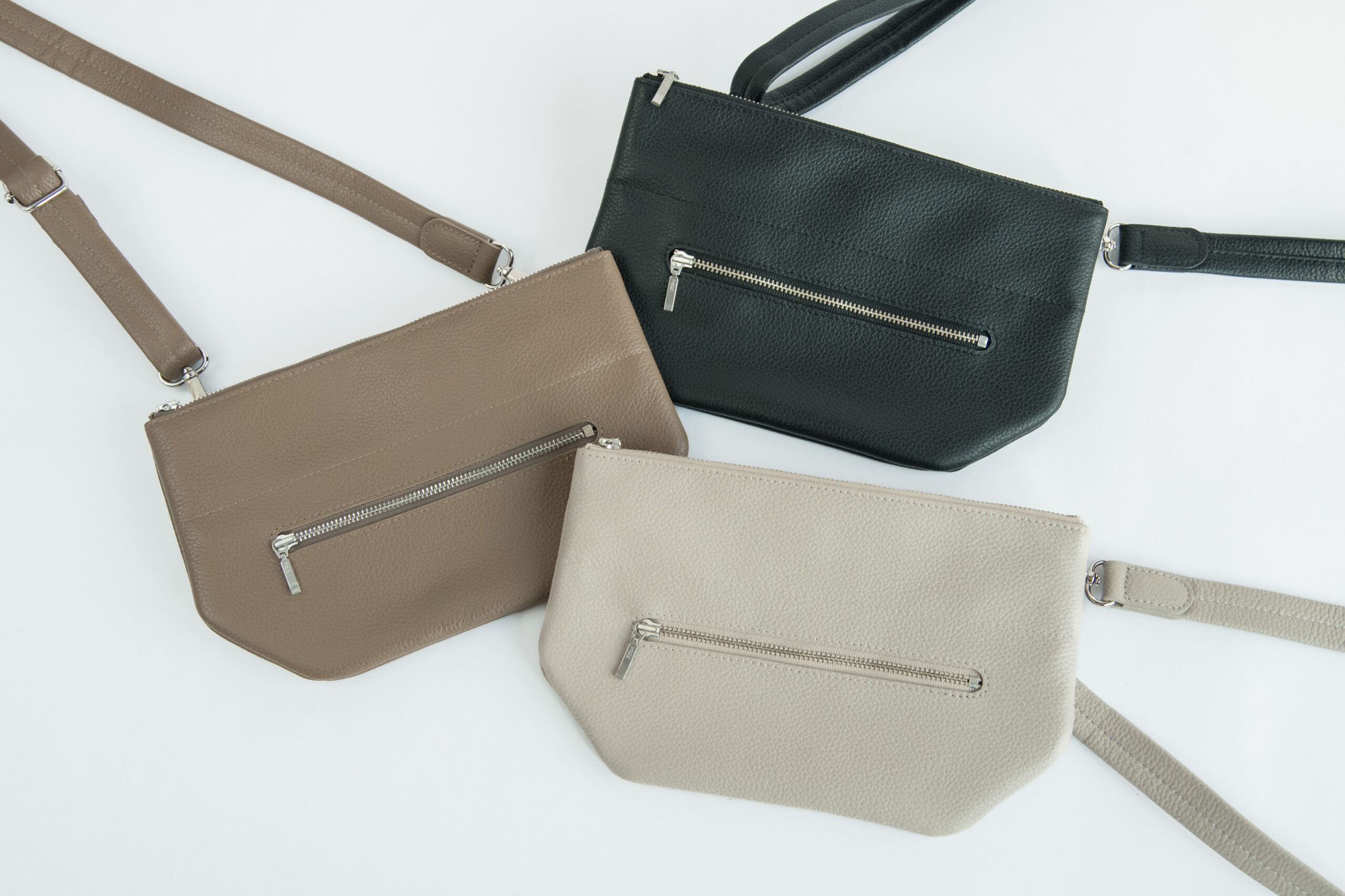 【新品】新進工房xしまむら 本革 ショルダーバッグ ブラック 3way ☘️ 新品】新進工房⭐︎しまむら 限定 本革ショルダーバッグ ベージュ3way